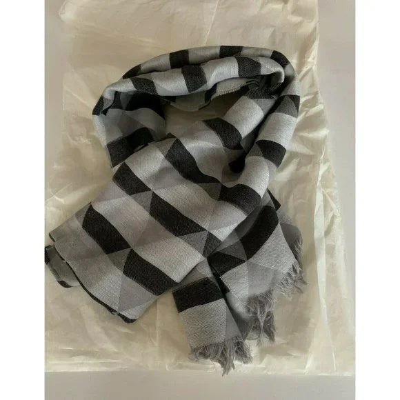 NWT! J Crew Gray Triangle Geometric Scarf Wrap Made in Italy Cotton Wool Blend - Picture 4 of 5